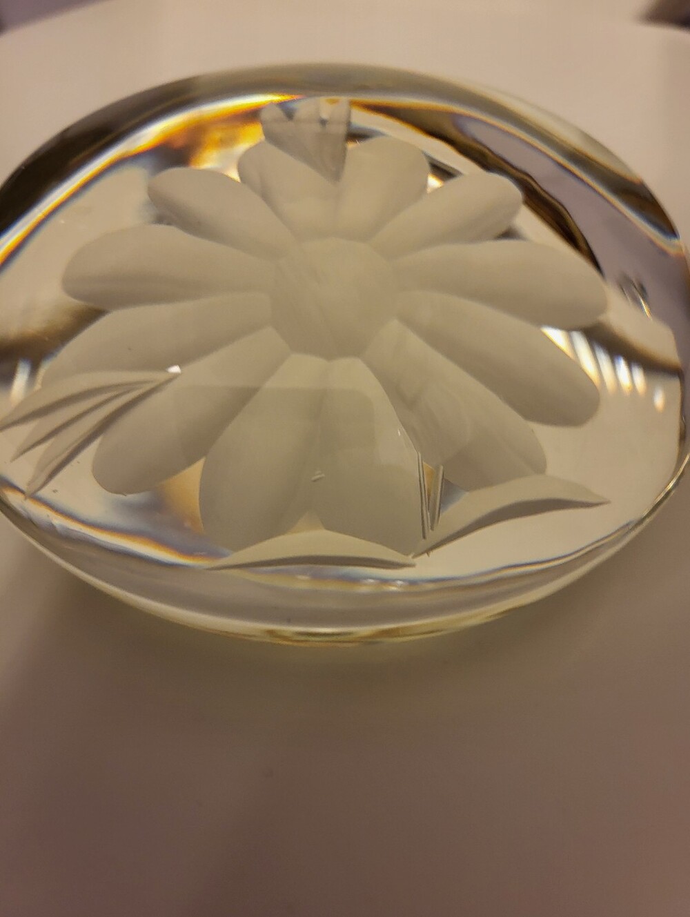 VTG.4 In.Dome Shaped Art Glass Paperweight with Etched White Flower - Home Art - Picture 7 of 11
